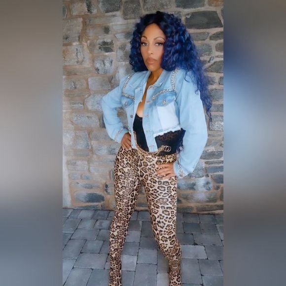 Survivor's Gold: Chain Hem Crop Denim Jacket - Picture 16 of 17